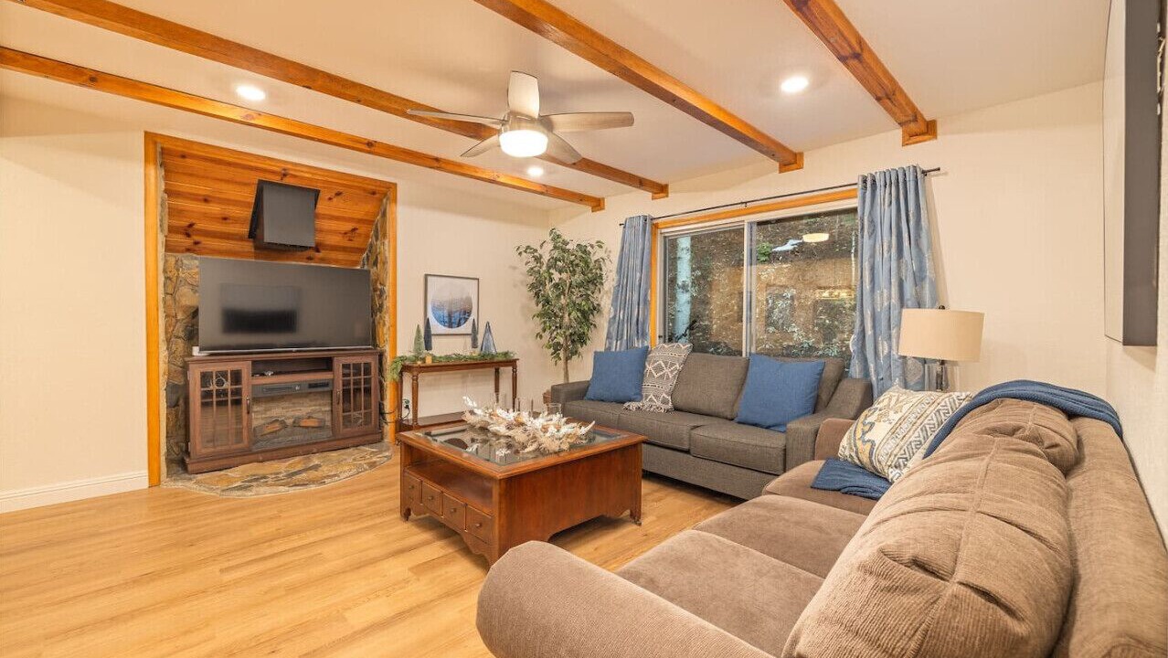 Photo of Livingroom in Sugar Pine