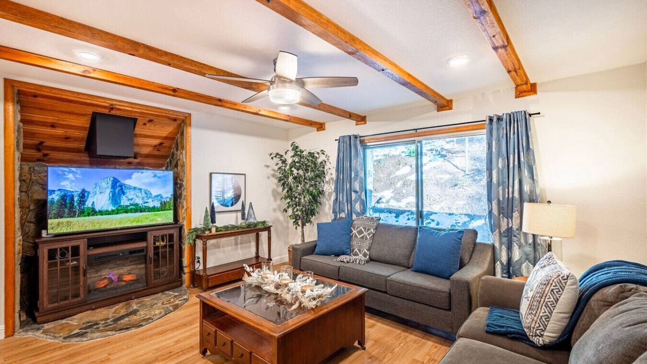 Photo of Livingroom in Sugar Pine