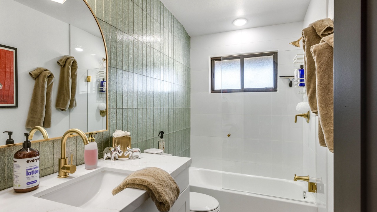 Photo of Bathroom in Racquet Club South