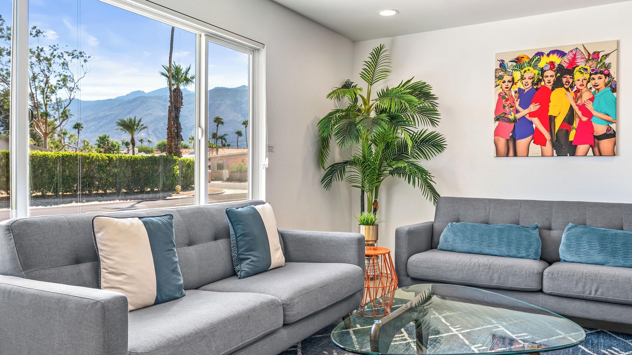 Photo of Livingroom in Desert Park Estates