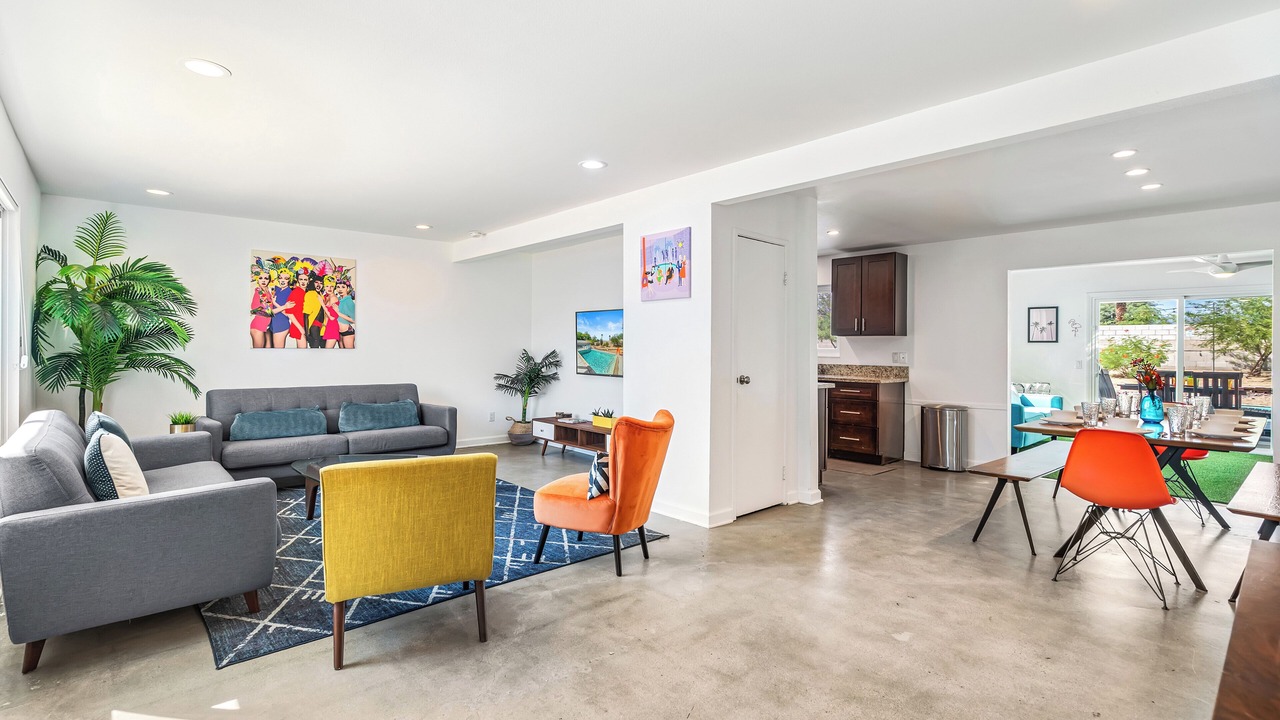 Photo of Livingroom in Desert Park Estates