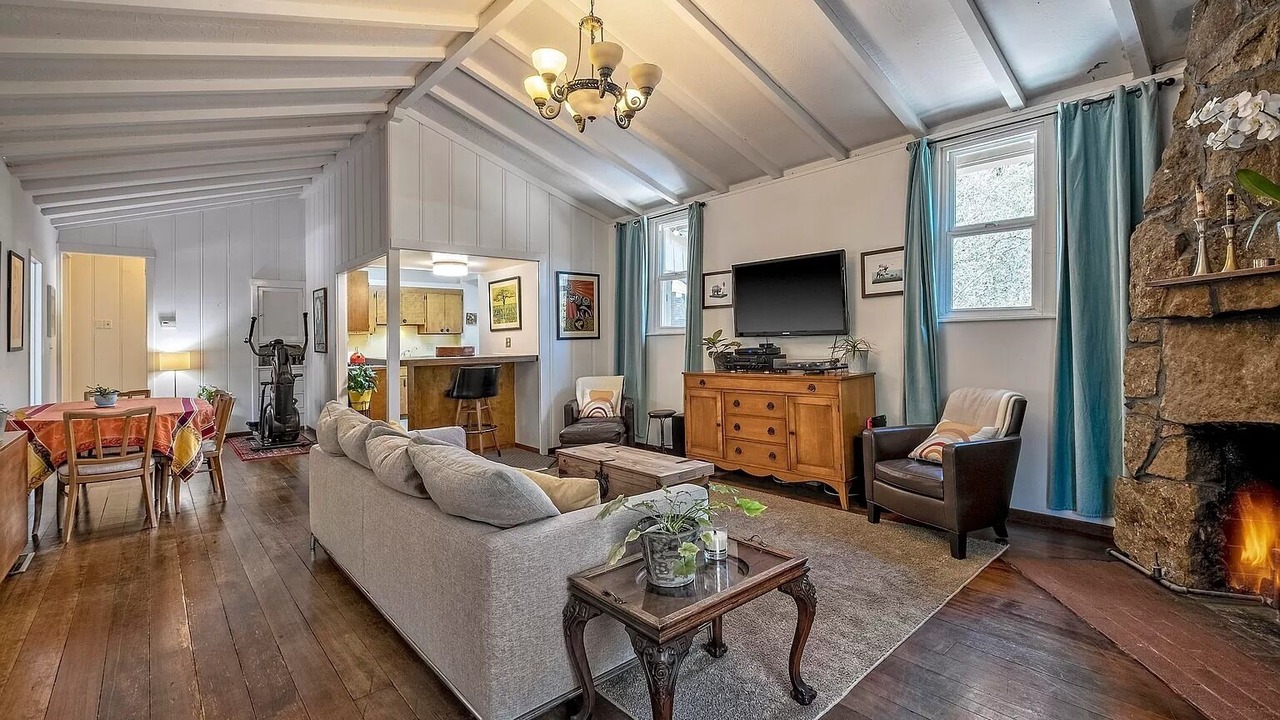 Photo of Livingroom in Upper East