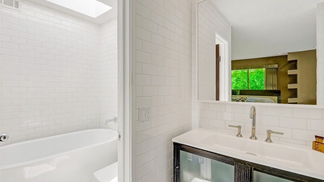 Photo of Bathroom in Racquet Club South