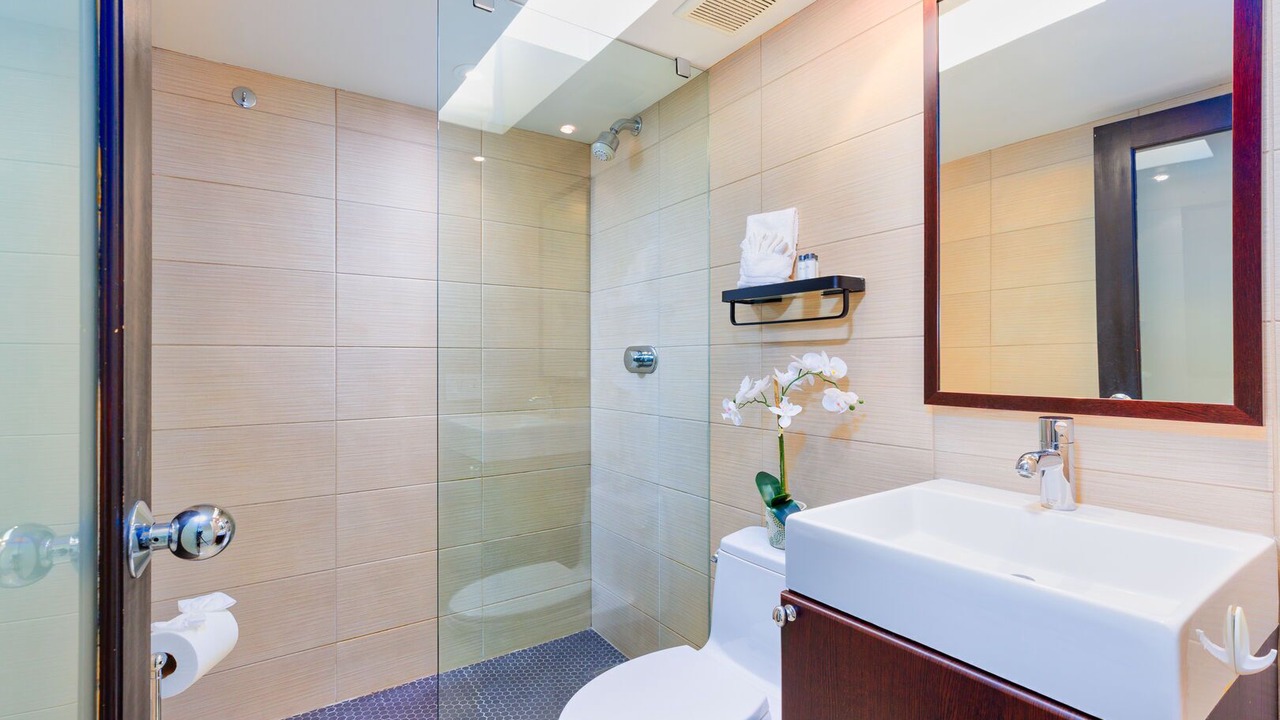 Photo of Bathroom in Racquet Club South