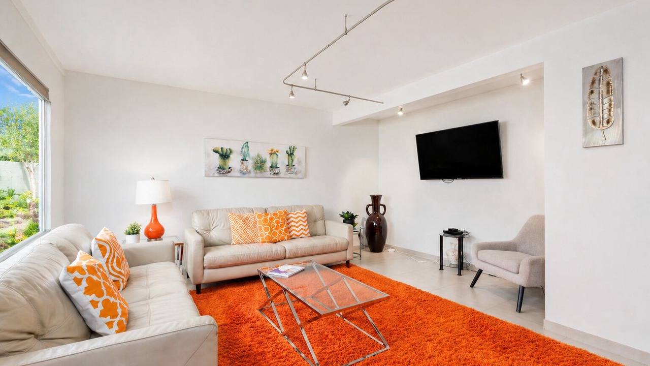 Photo of Livingroom in Racquet Club South