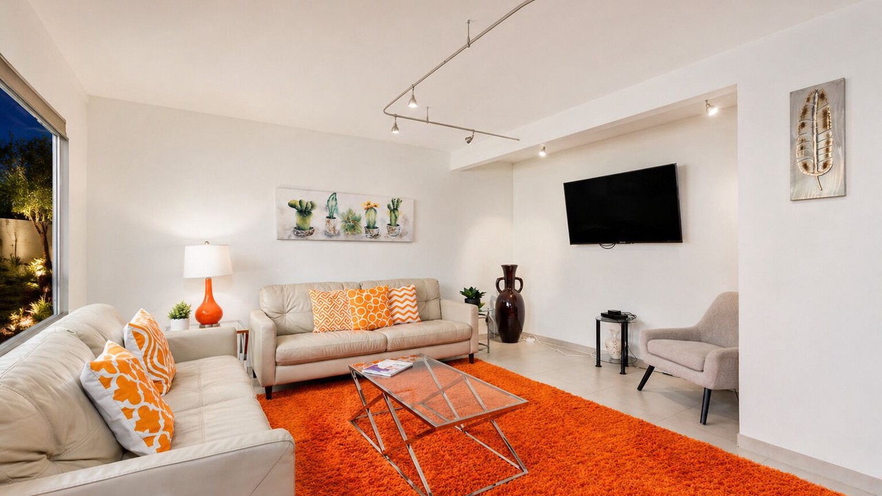Photo of Livingroom in Racquet Club South