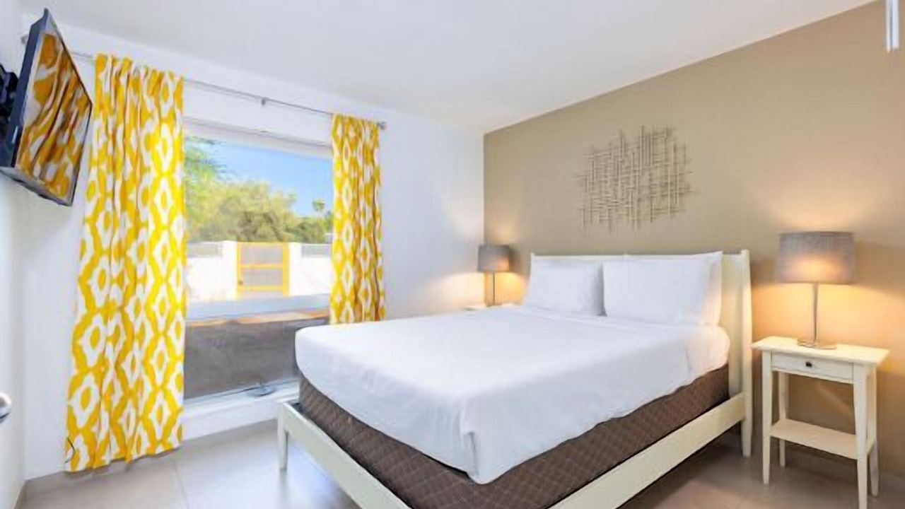 Photo of Bedroom in Racquet Club South