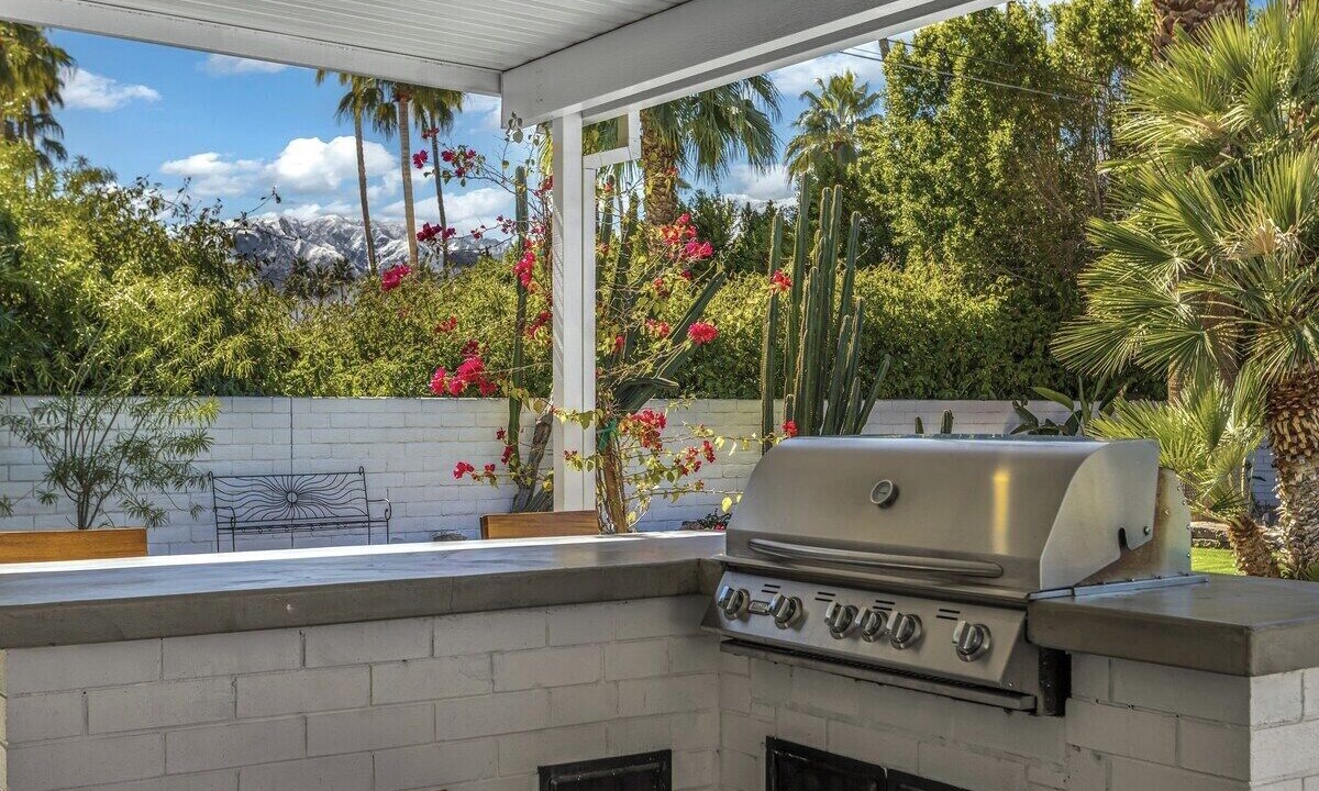 Photo of Patio Balcony in Tahquitz River Estates