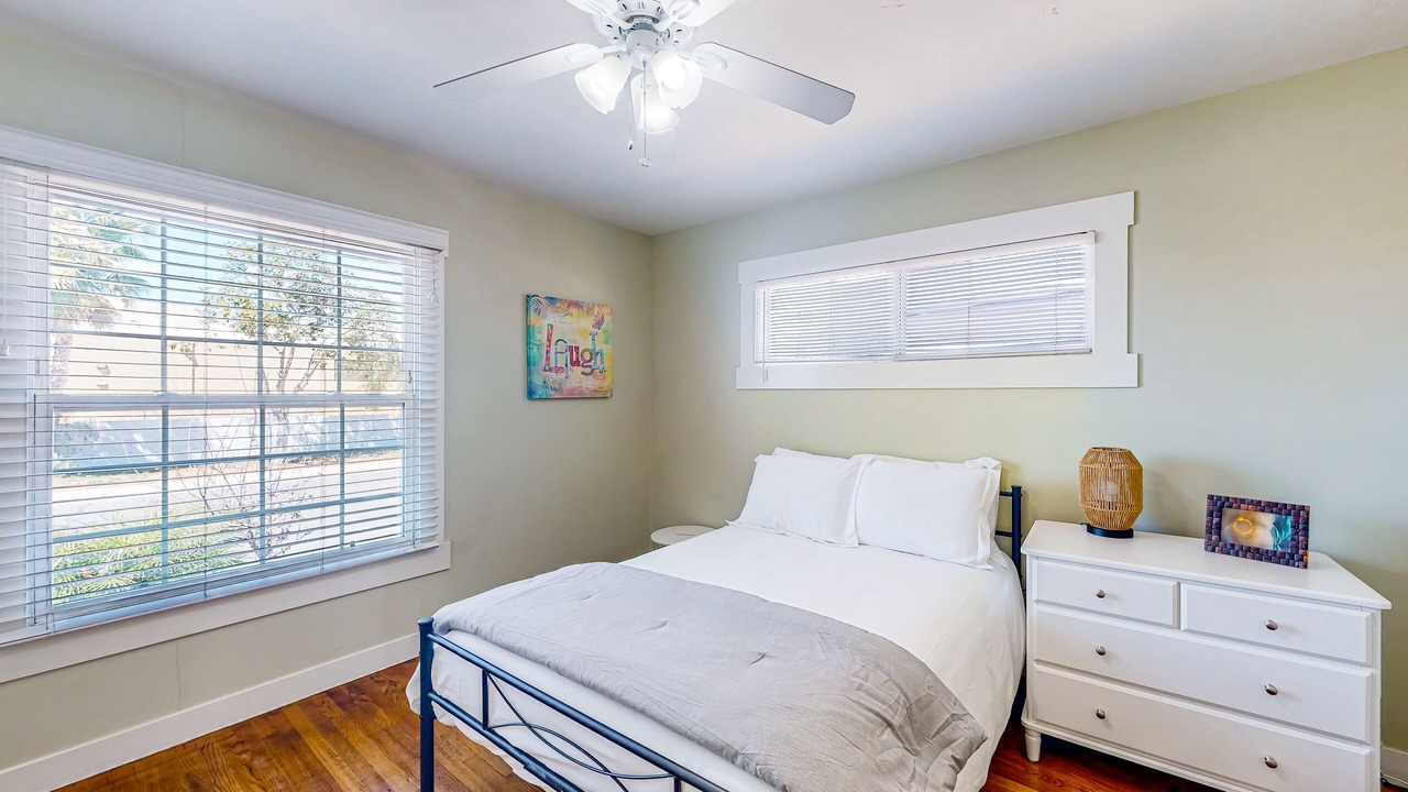 Photo of Bedroom in Allied Gardens