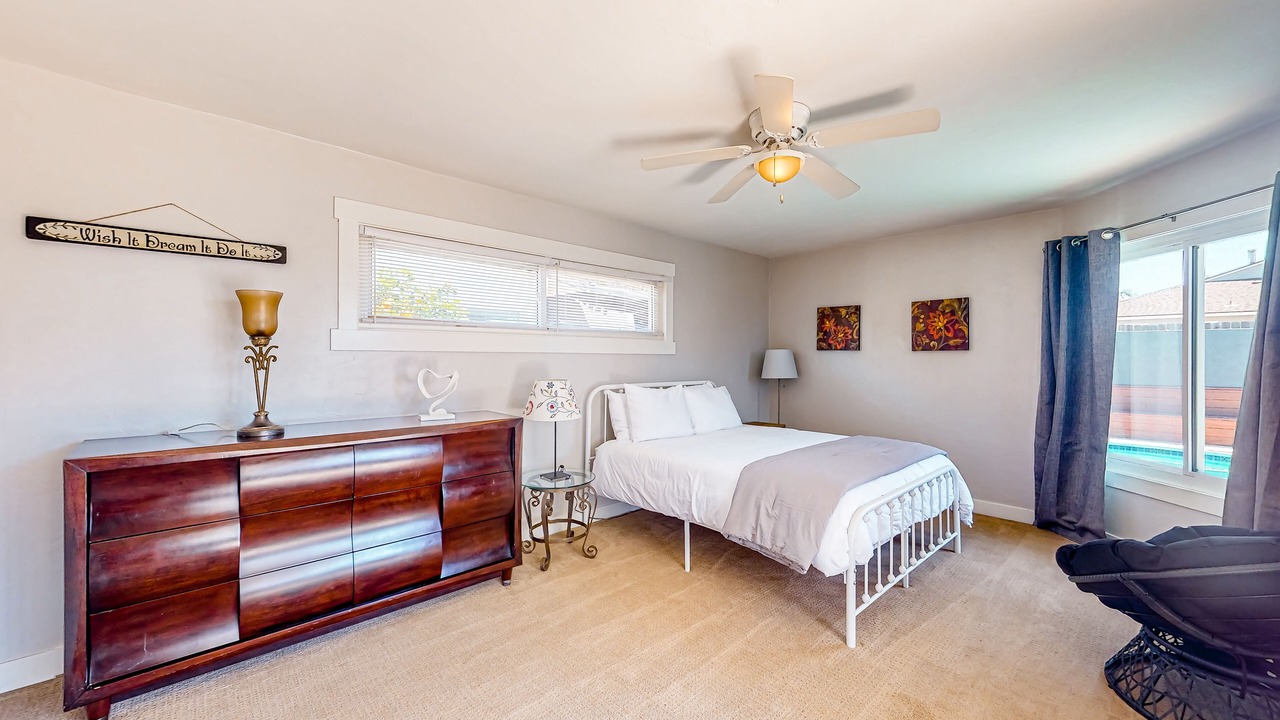 Photo of Bedroom in Allied Gardens