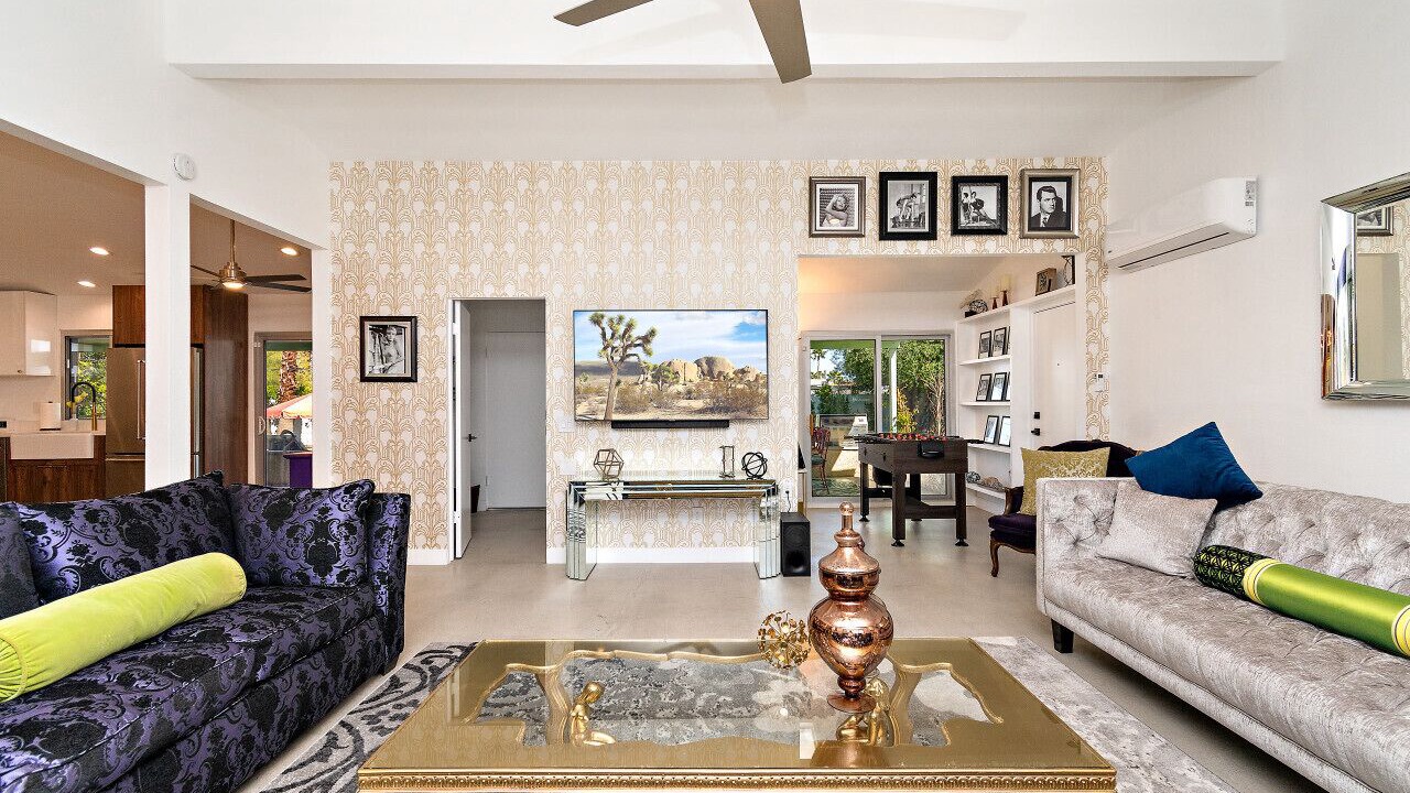 Photo of Livingroom in Racquet Club South