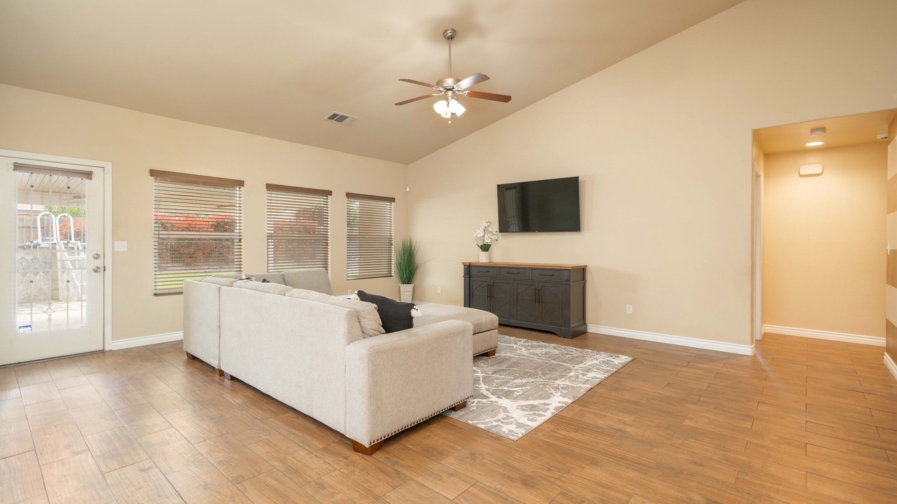 Photo of Livingroom in Pumpkin Center