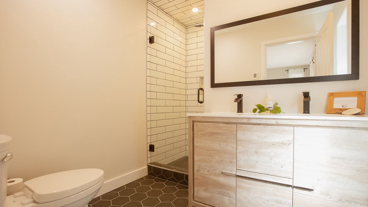 Photo of Bathroom in Tonquin Beach