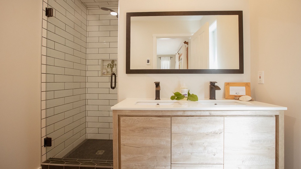 Photo of Bathroom in Tonquin Beach