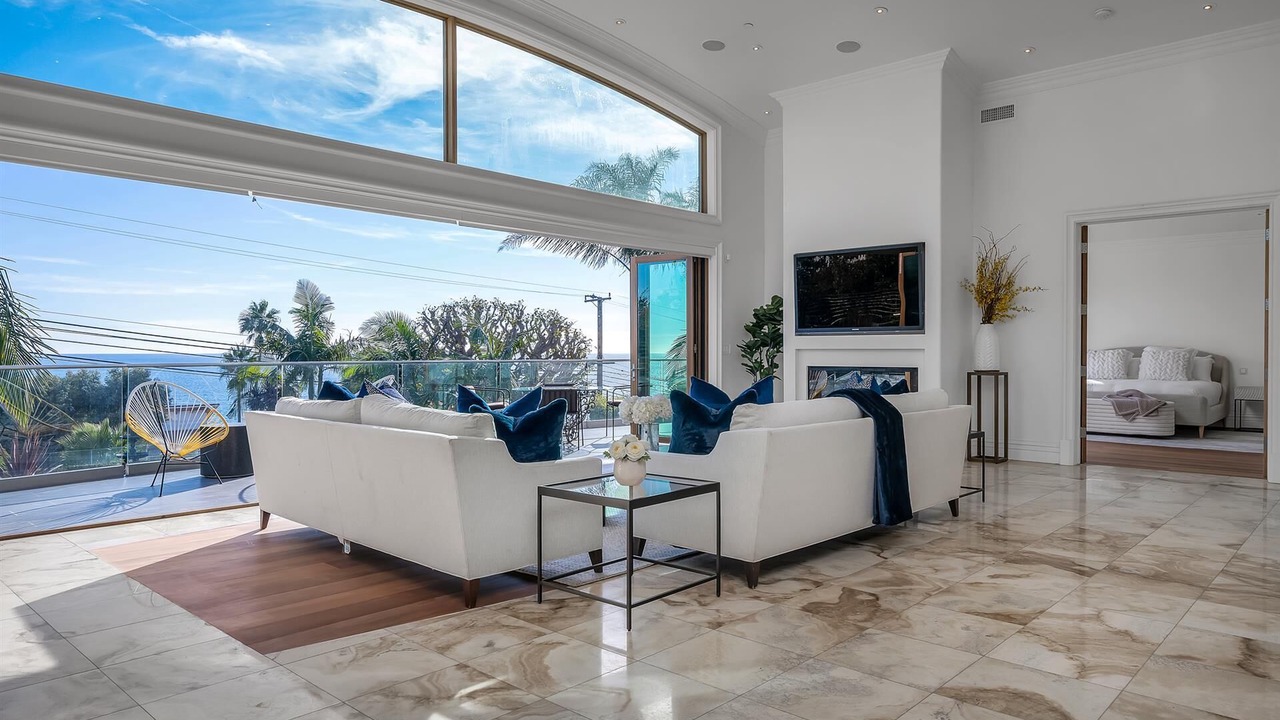 Photo of Livingroom in Central Malibu