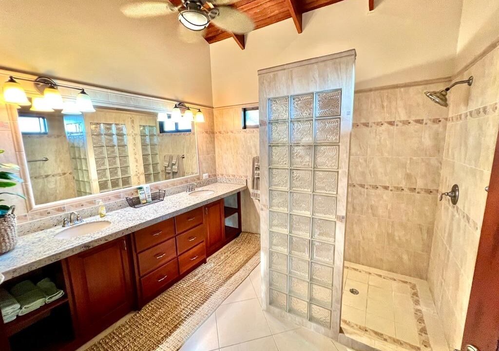 Photo of Bathroom in Ballena