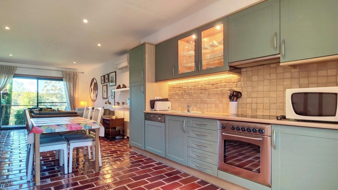 Photo of Kitchen in Monte Raposo