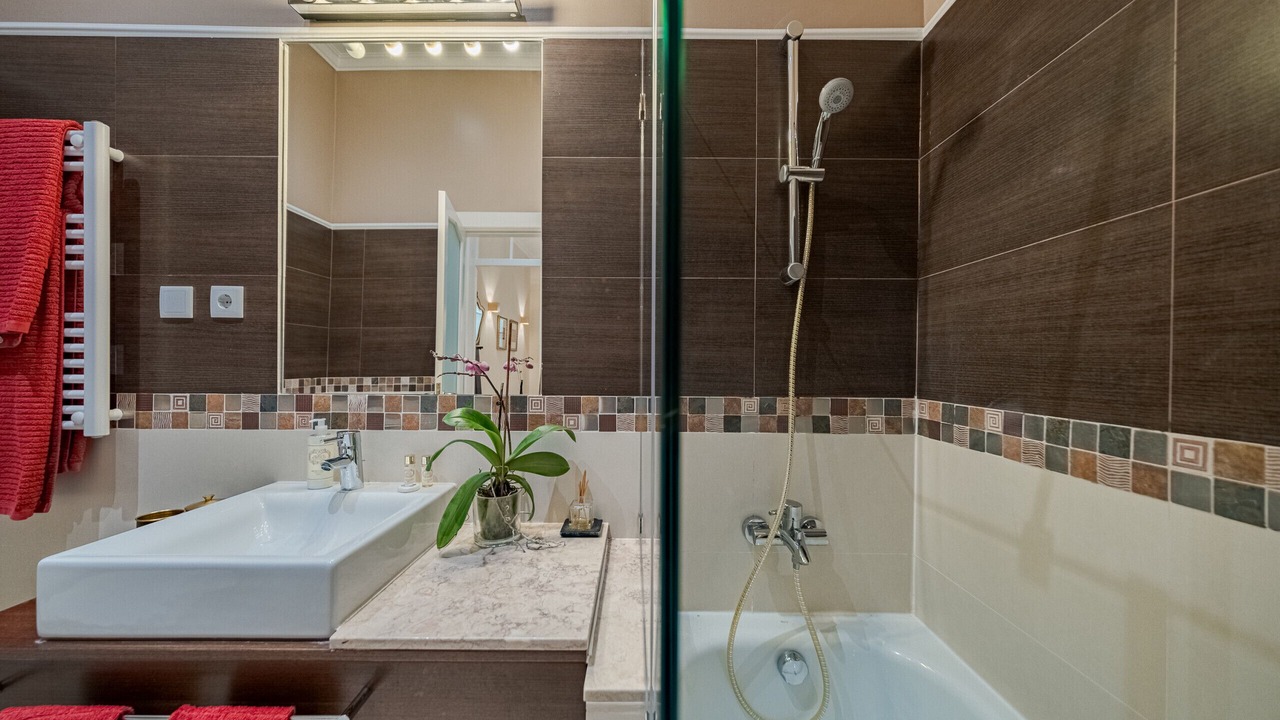 Photo of Bathroom in Baixa