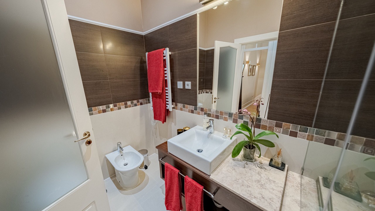 Photo of Bathroom in Baixa