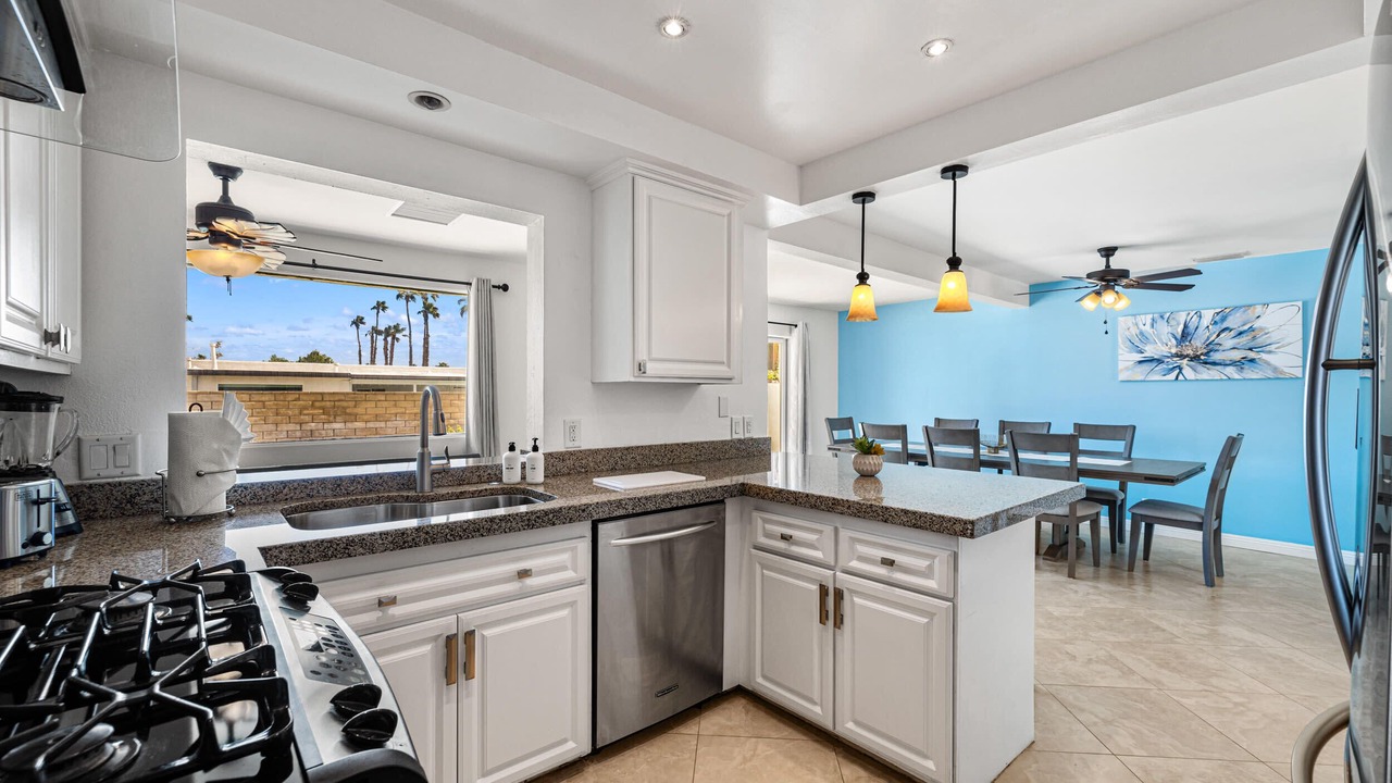 Photo of Kitchen in Racquet Club South
