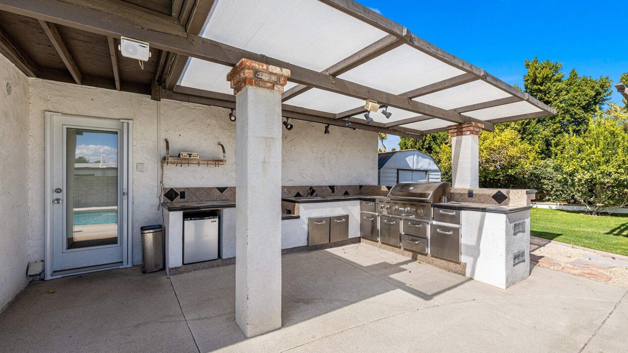 Photo of Patio Balcony in Racquet Club South