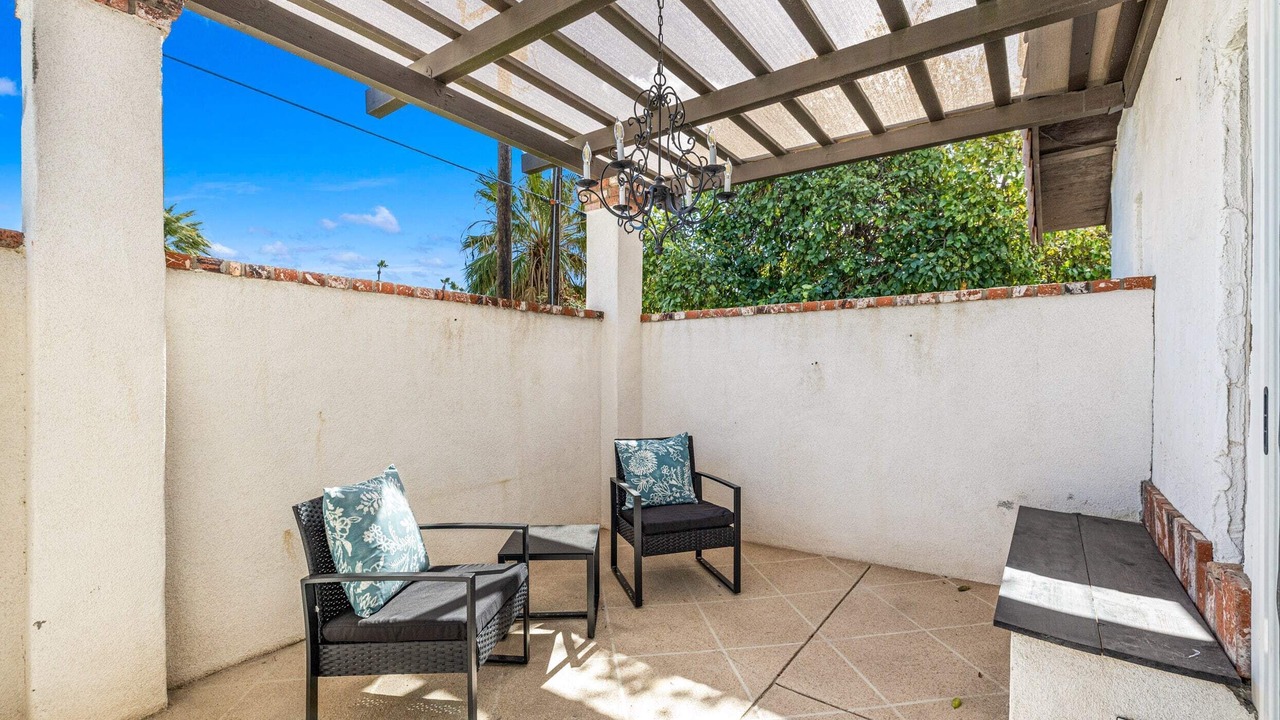 Photo of Patio Balcony in Racquet Club South