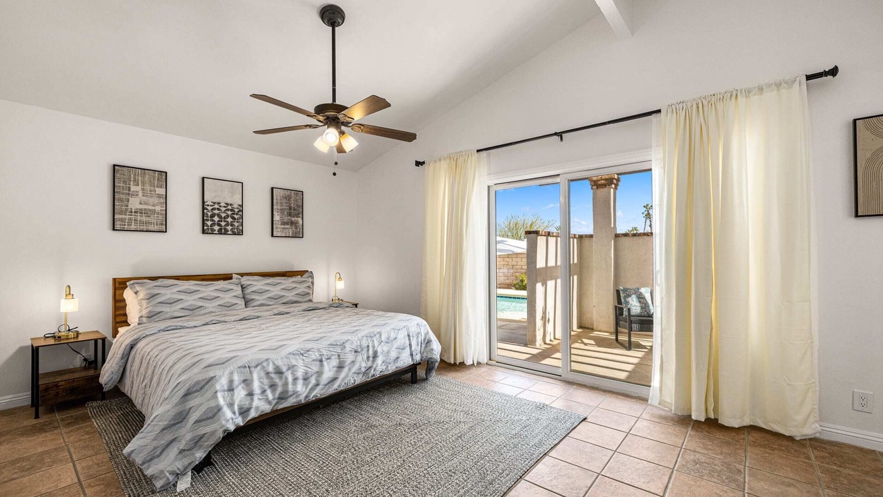 Photo of Bedroom in Racquet Club South