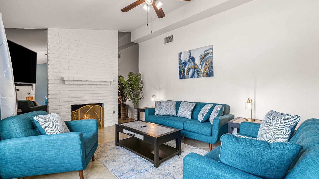 Photo of Livingroom in Racquet Club South