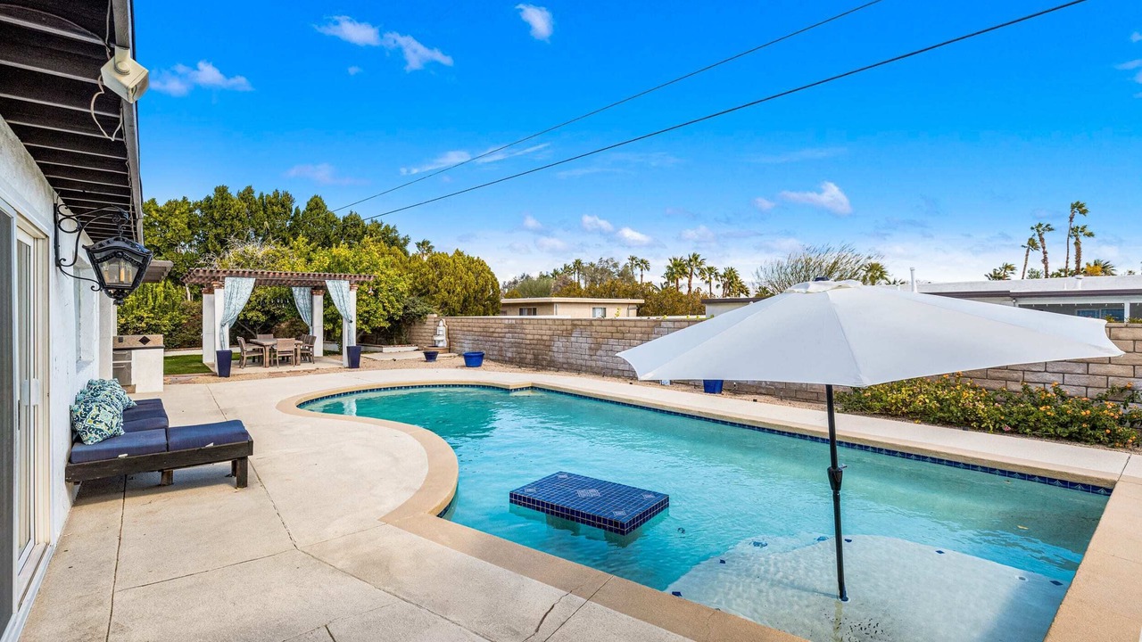 Photo of Outdoor in Racquet Club South