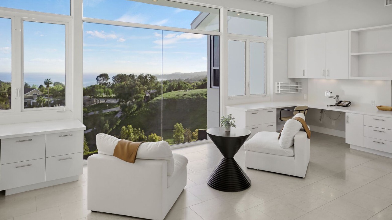 Photo of Livingroom in Central Malibu