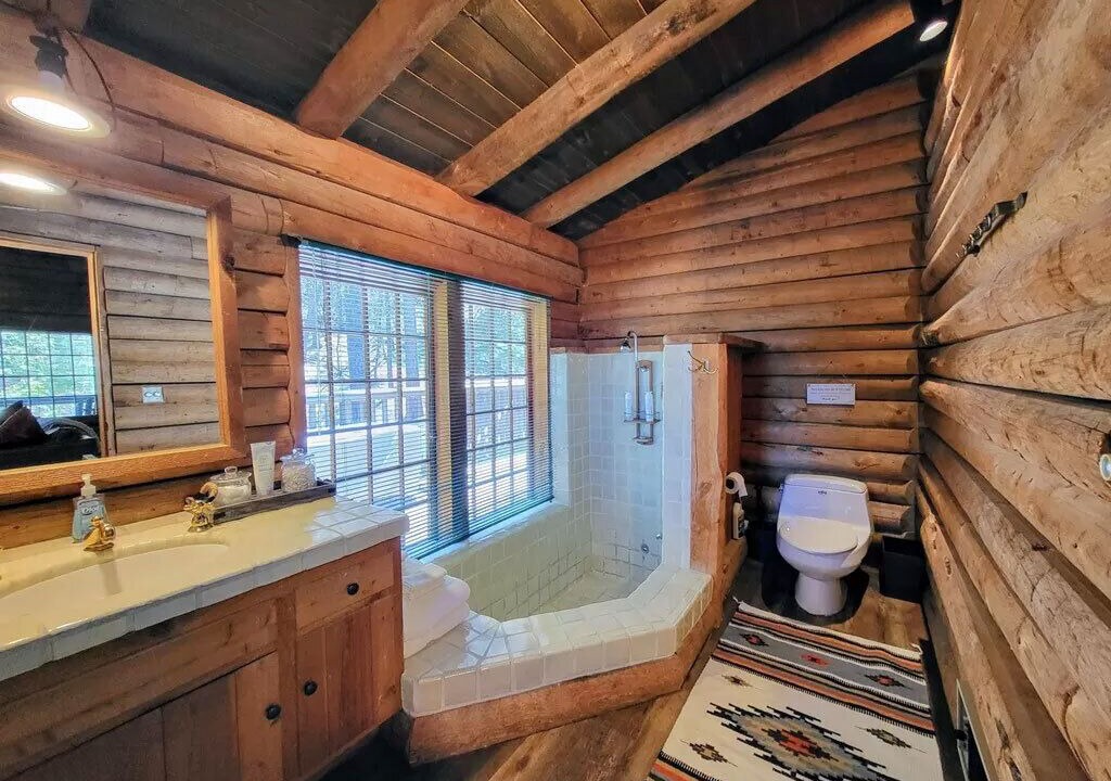 Photo of Bathroom in Pine Mountain Club