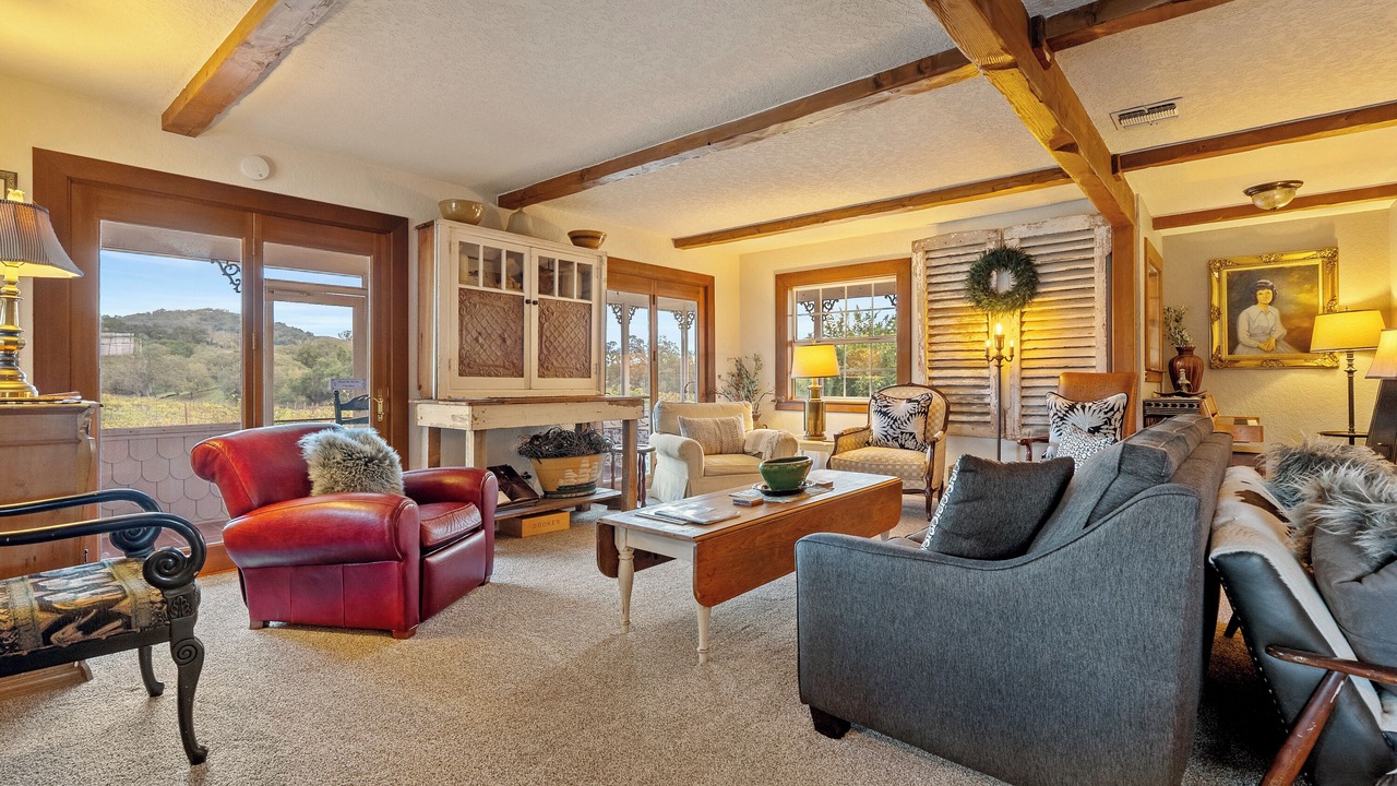 Photo of Livingroom in Templeton