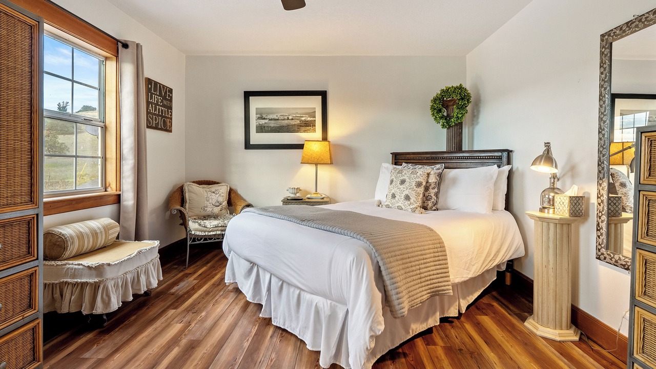 Photo of Bedroom in Templeton