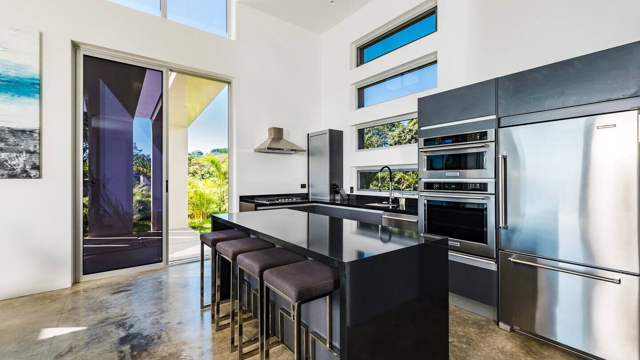 Photo of Kitchen in Black Beauty