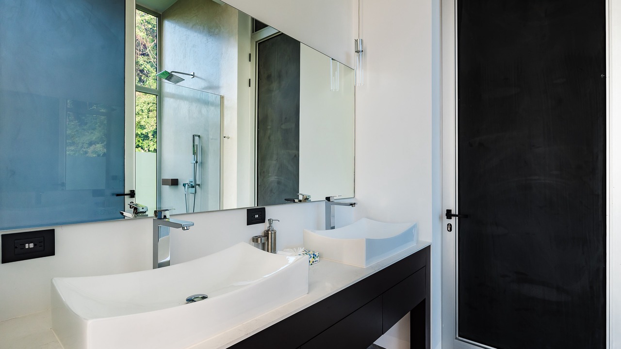 Photo of Bathroom in Black Beauty