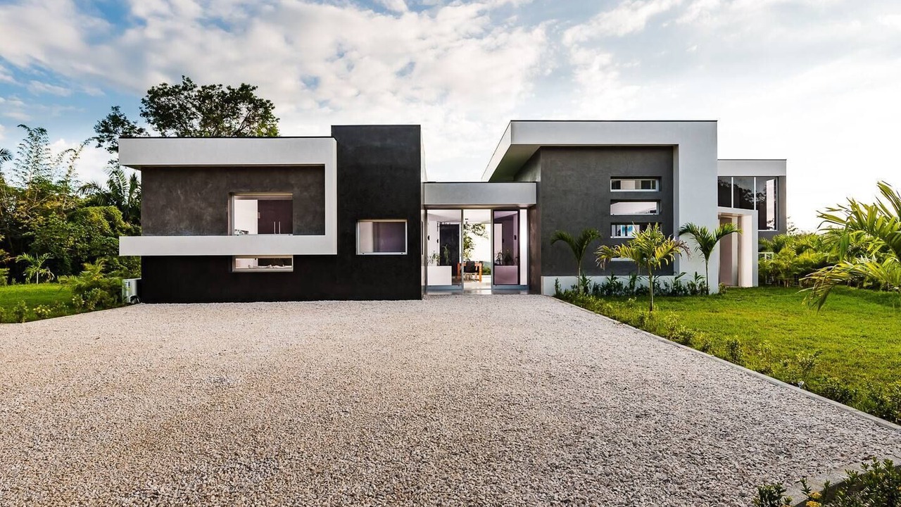 Photo of Outdoor in Black Beauty