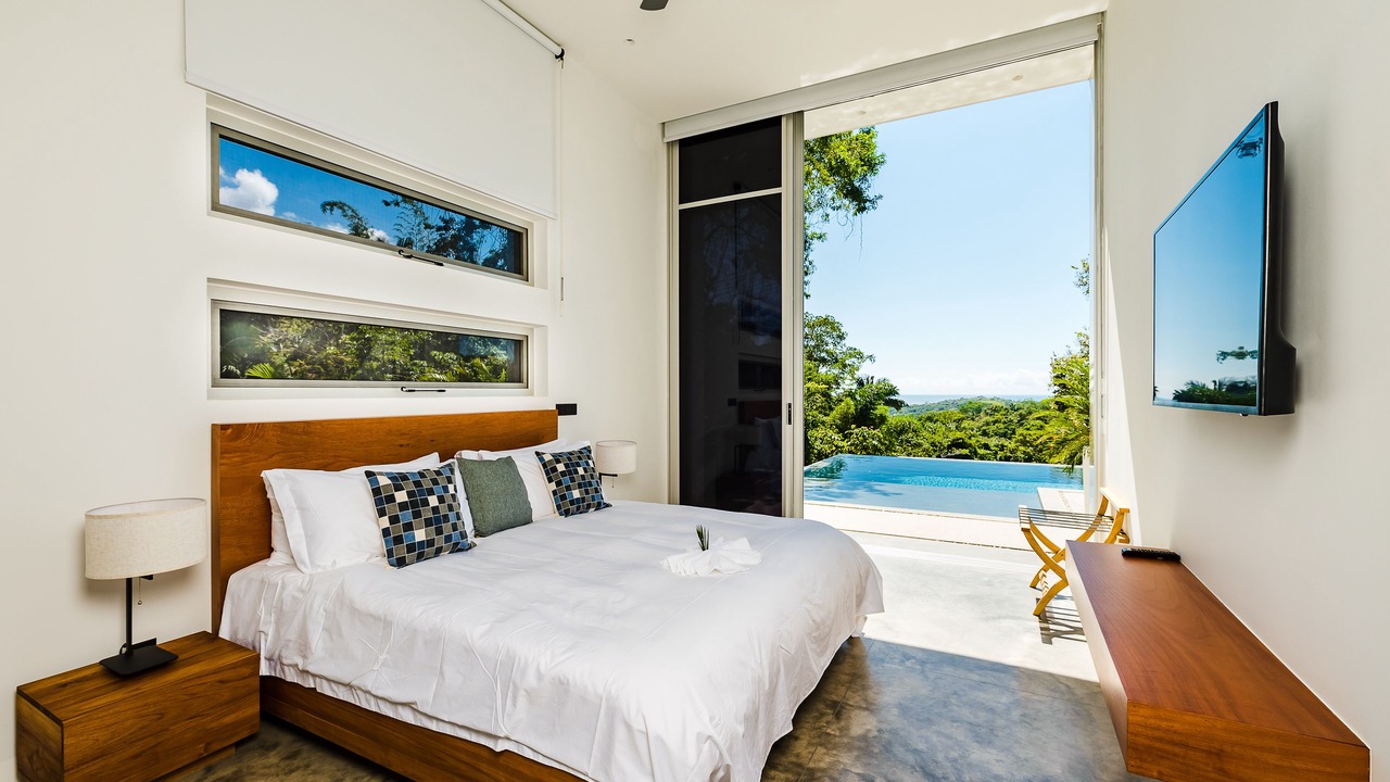 Photo of Bedroom in Black Beauty