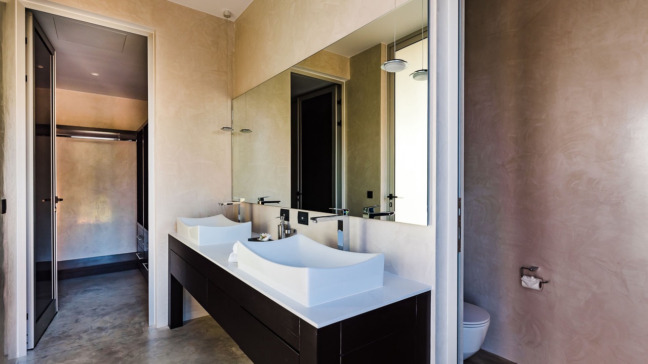 Photo of Bathroom in Black Beauty