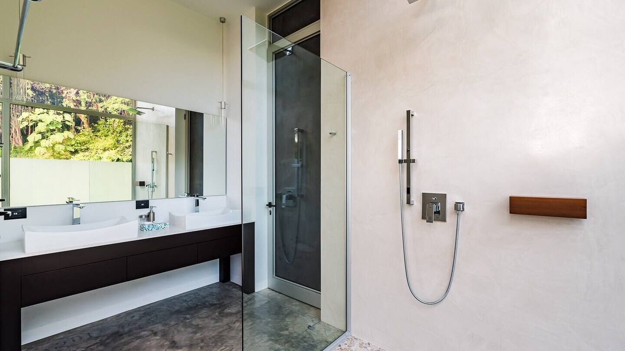 Photo of Bathroom in Black Beauty