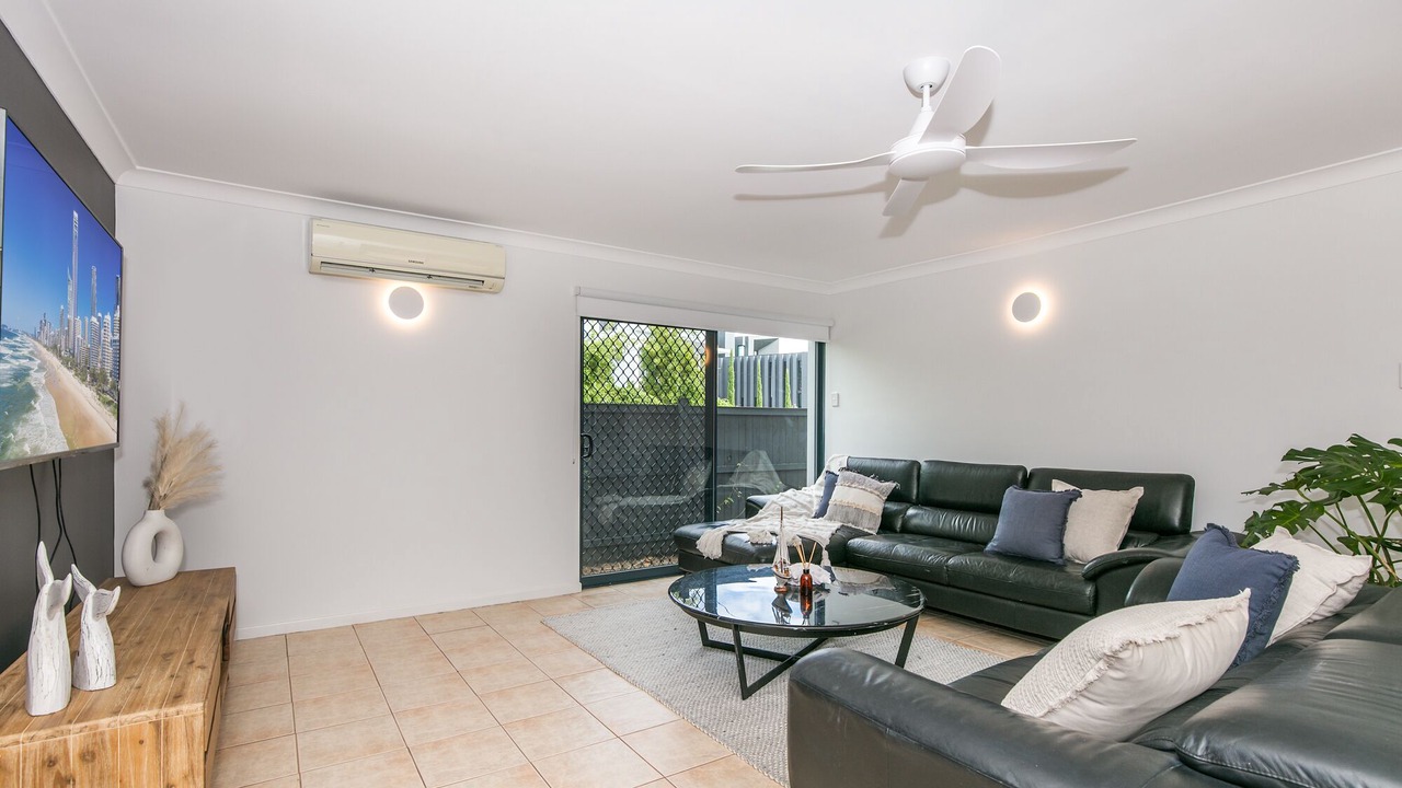 Photo of Livingroom in Broadbeach Waters