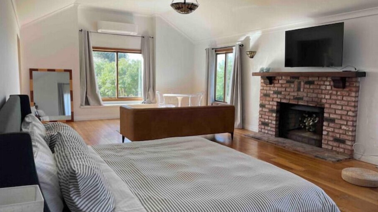 Photo of Livingroom in Central Malibu