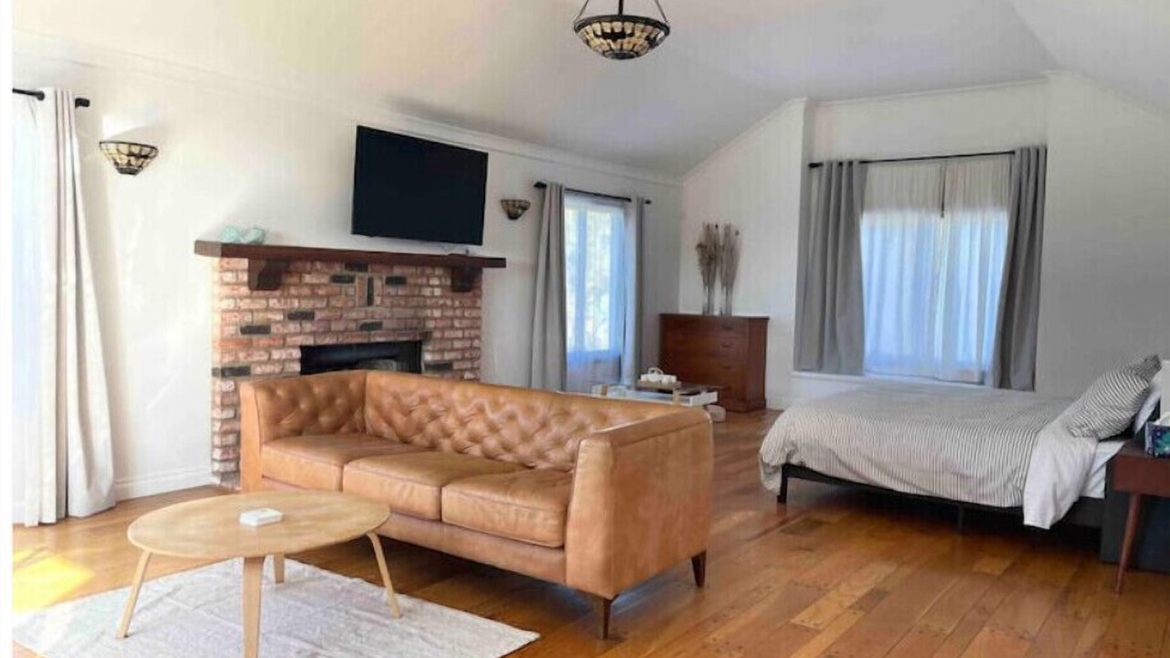 Photo of Livingroom in Central Malibu