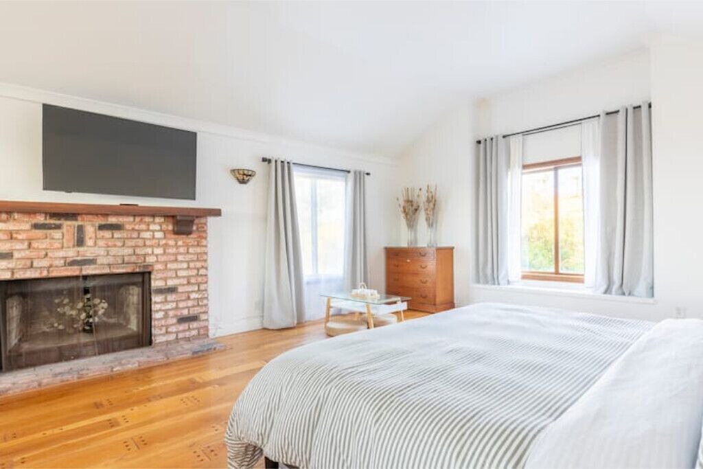 Photo of Bedroom in Central Malibu