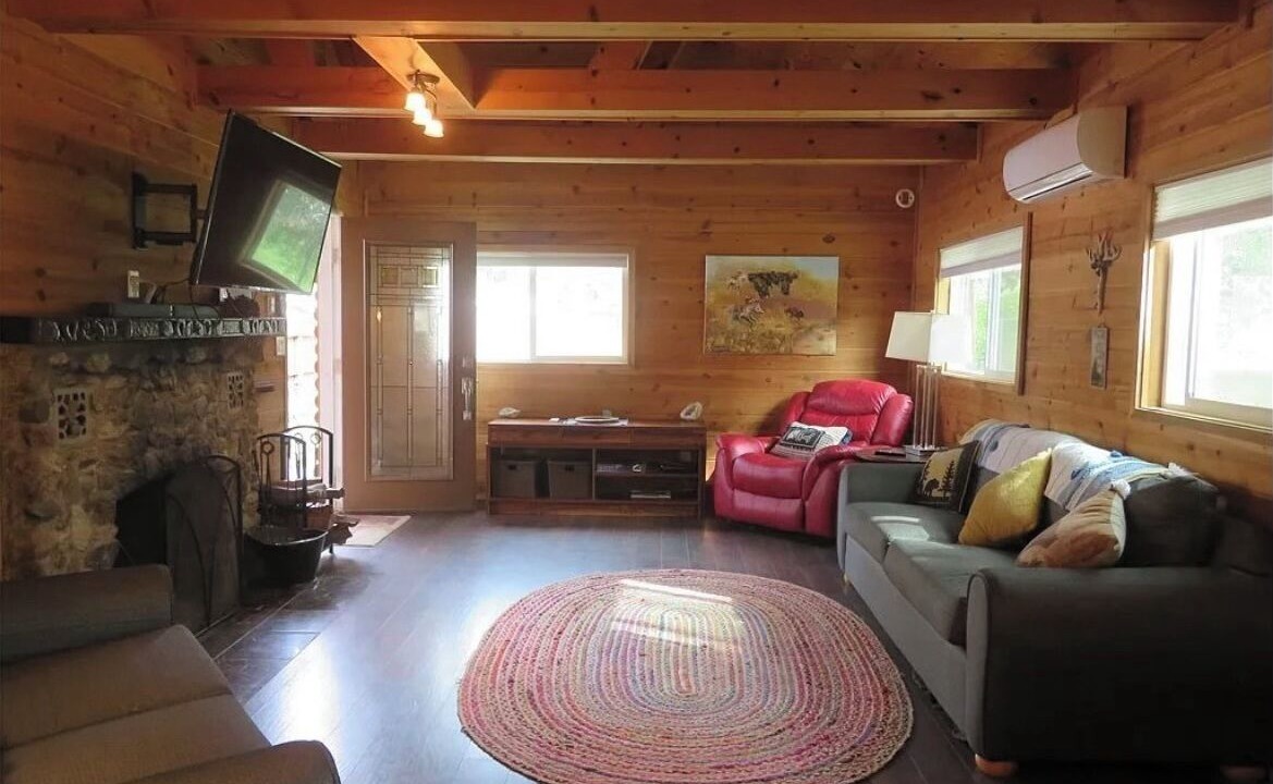 Photo of Livingroom in Mountain Center