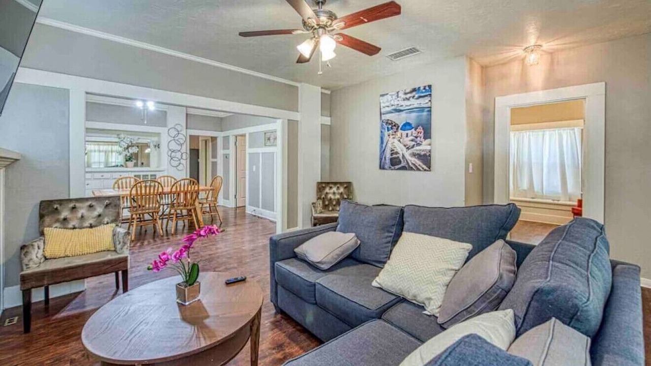 Photo of Livingroom in Tower District