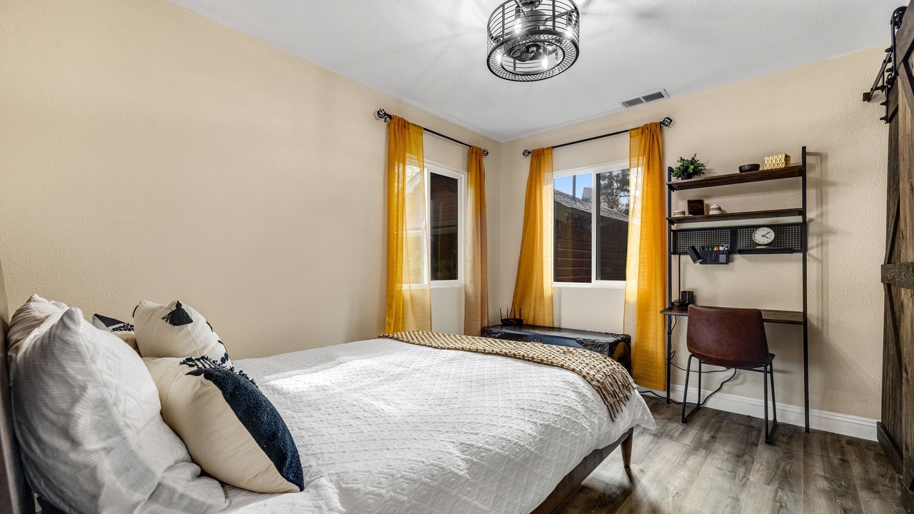 Photo of Bedroom in Pine Valley