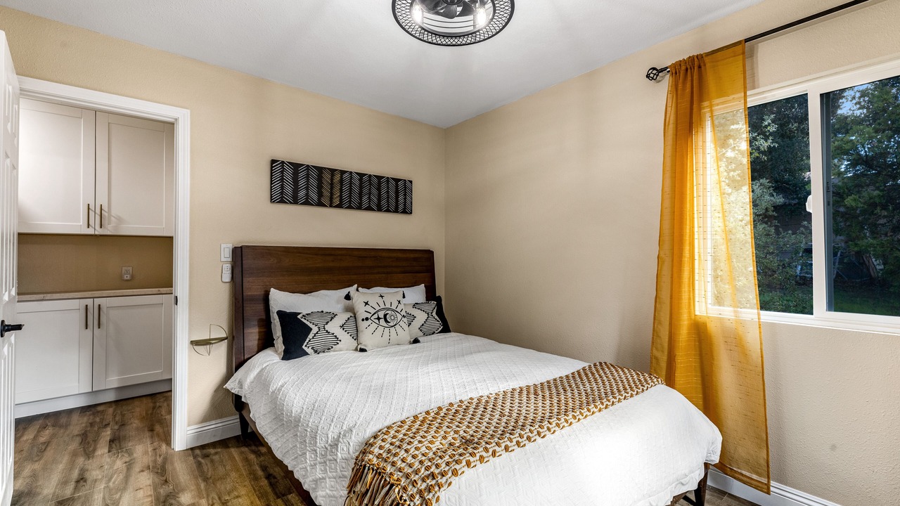 Photo of Bedroom in Pine Valley