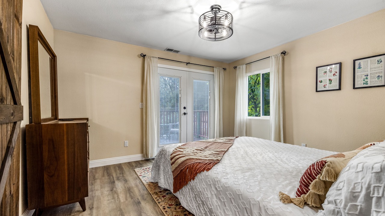Photo of Bedroom in Pine Valley