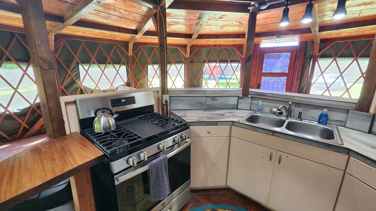 Photo of Kitchen in Mokuleia
