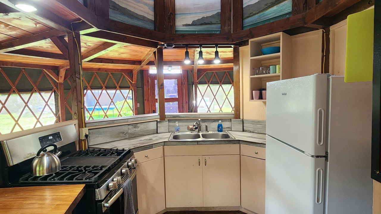 Photo of Kitchen in Mokuleia